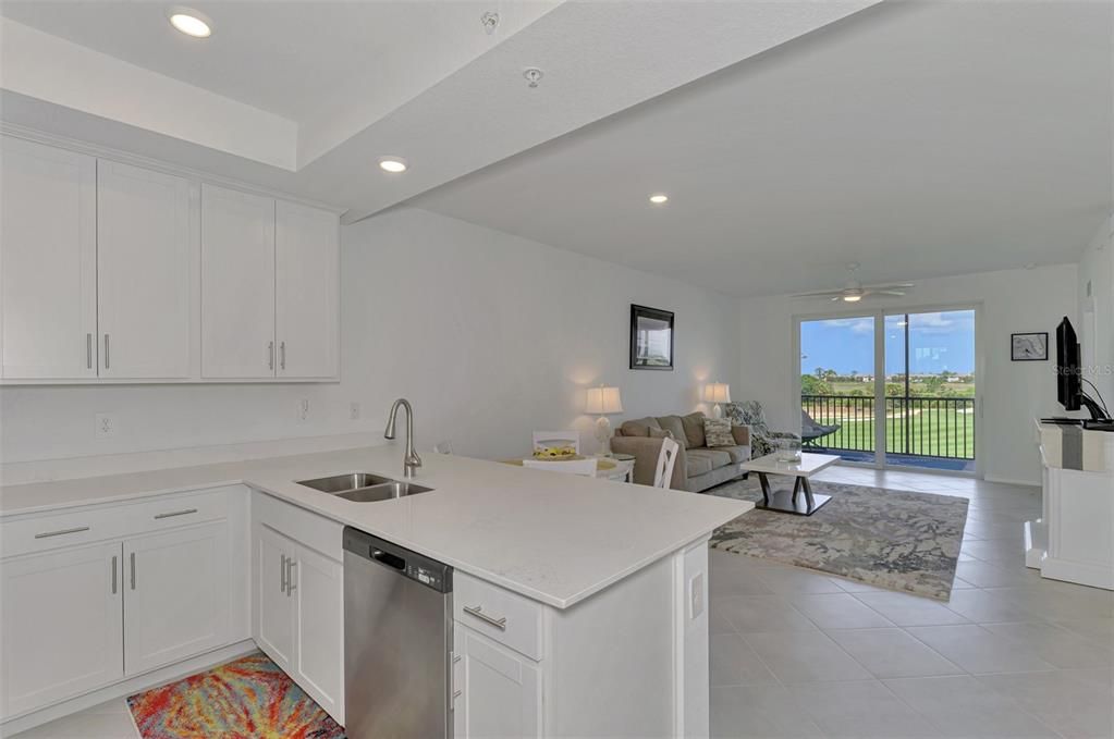 For Sale: $309,000 (2 beds, 2 baths, 1124 Square Feet)