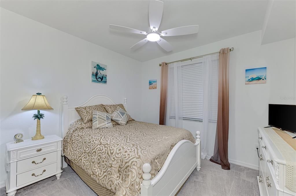 For Sale: $309,000 (2 beds, 2 baths, 1124 Square Feet)
