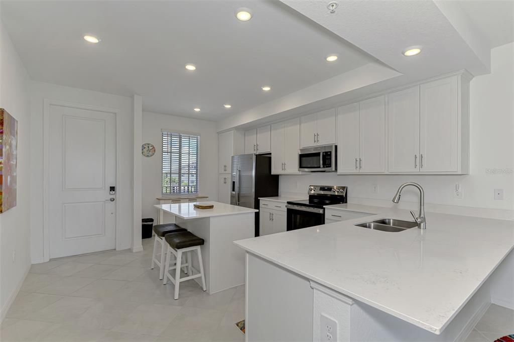 For Sale: $309,000 (2 beds, 2 baths, 1124 Square Feet)