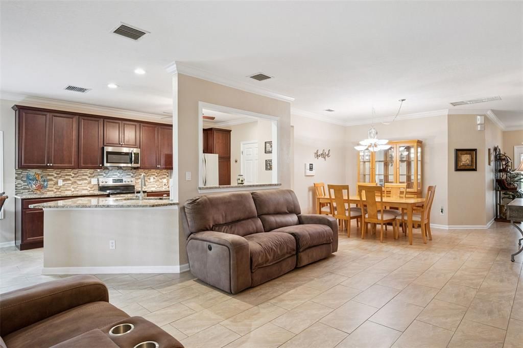 Active With Contract: $535,000 (4 beds, 3 baths, 2473 Square Feet)