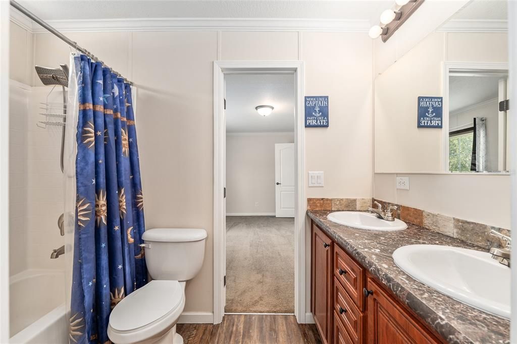 En Venta: $252,000 (4 camas, 3 baños, 2079 Pies cuadrados)