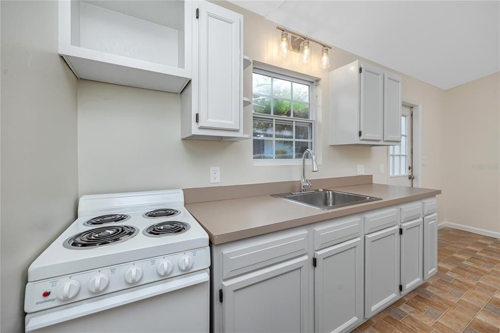 En Venta: $369,000 (3 camas, 2 baños, 1428 Pies cuadrados)