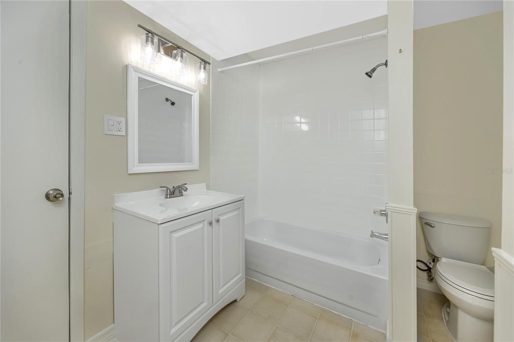 En Venta: $369,000 (3 camas, 2 baños, 1428 Pies cuadrados)