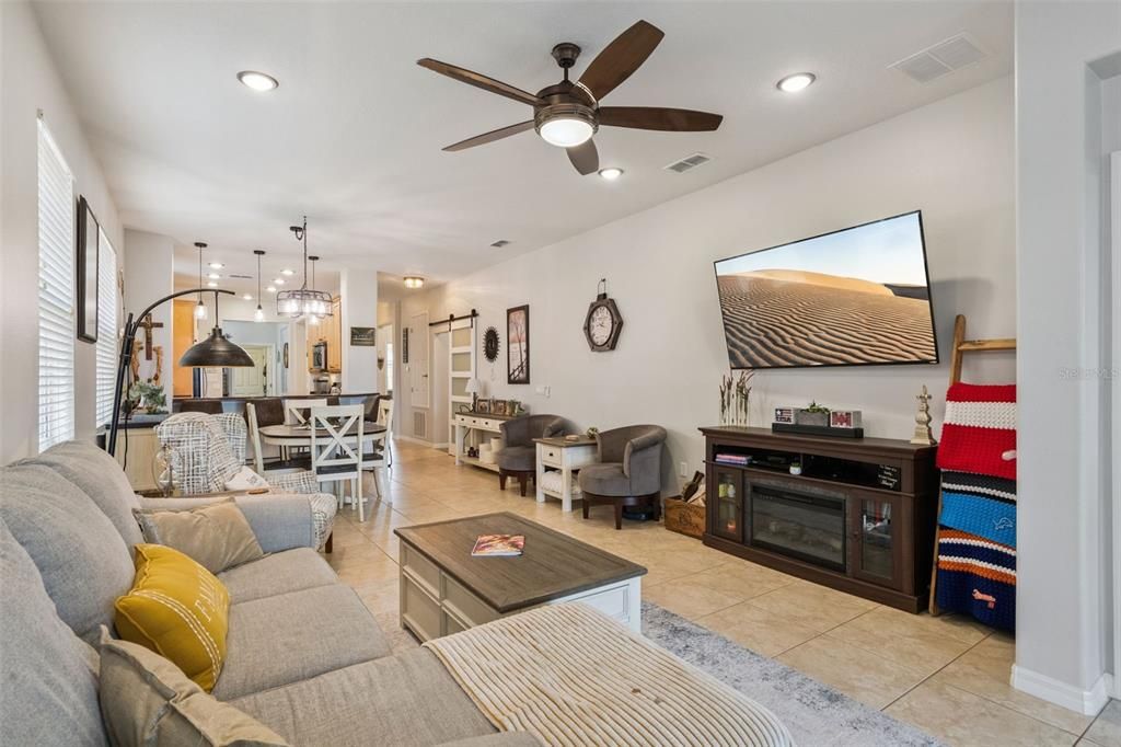 For Sale: $299,000 (3 beds, 2 baths, 1539 Square Feet)