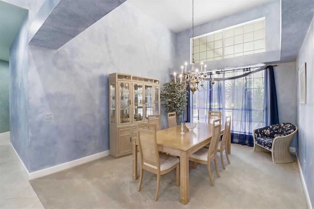Activo con contrato: $924,500 (4 camas, 3 baños, 3575 Pies cuadrados)