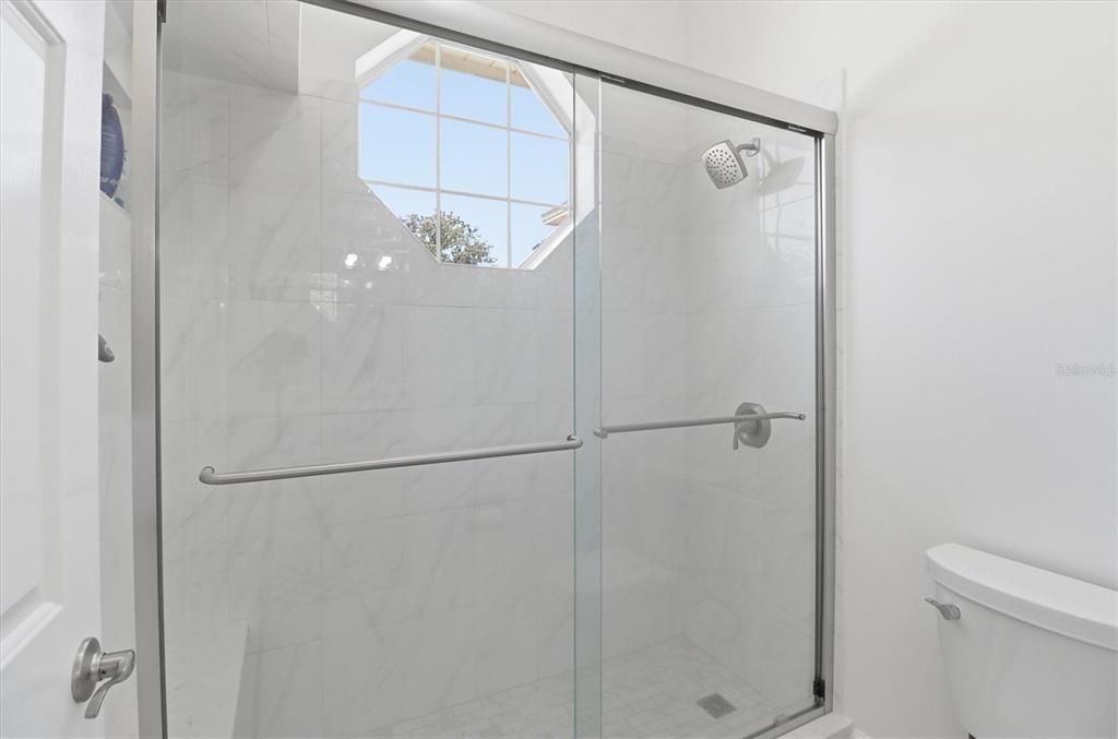 Activo con contrato: $924,500 (4 camas, 3 baños, 3575 Pies cuadrados)