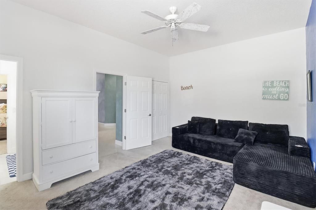 Activo con contrato: $924,500 (4 camas, 3 baños, 3575 Pies cuadrados)