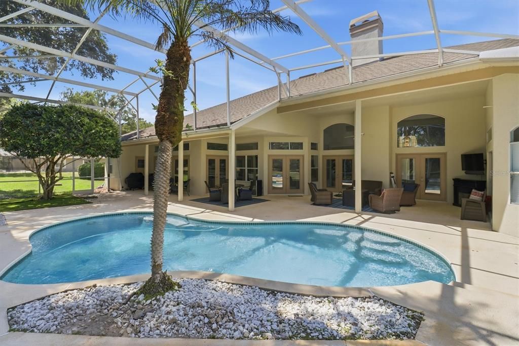Activo con contrato: $924,500 (4 camas, 3 baños, 3575 Pies cuadrados)