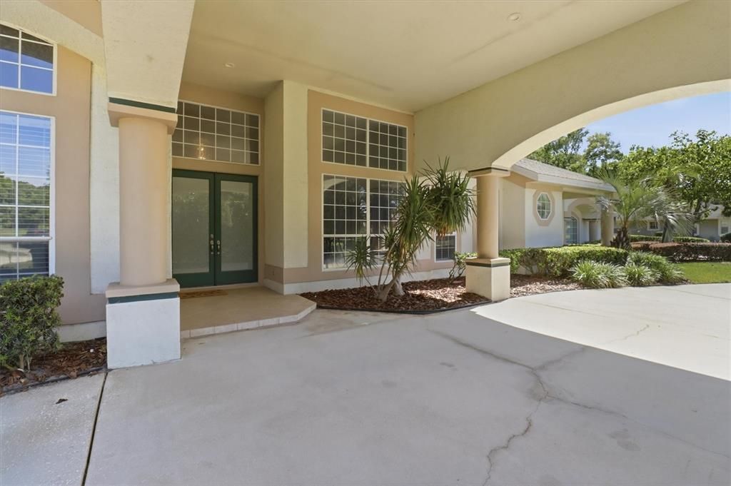 Activo con contrato: $924,500 (4 camas, 3 baños, 3575 Pies cuadrados)