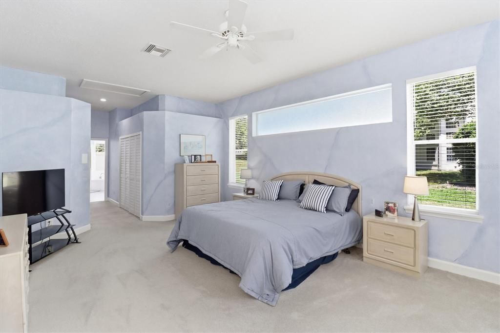 Activo con contrato: $924,500 (4 camas, 3 baños, 3575 Pies cuadrados)
