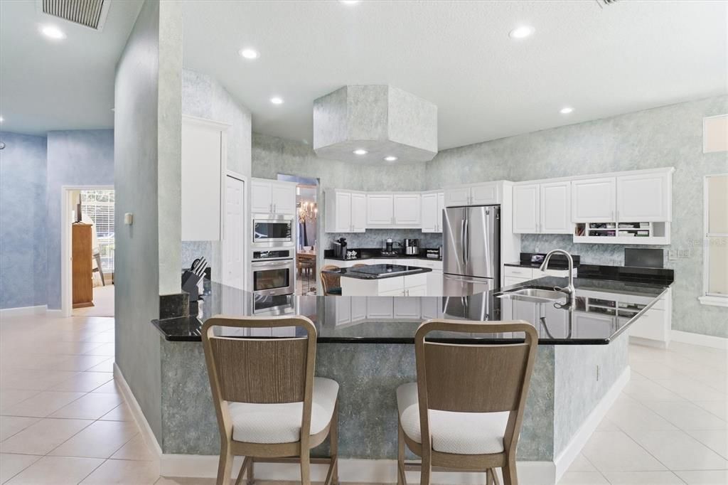 Activo con contrato: $924,500 (4 camas, 3 baños, 3575 Pies cuadrados)