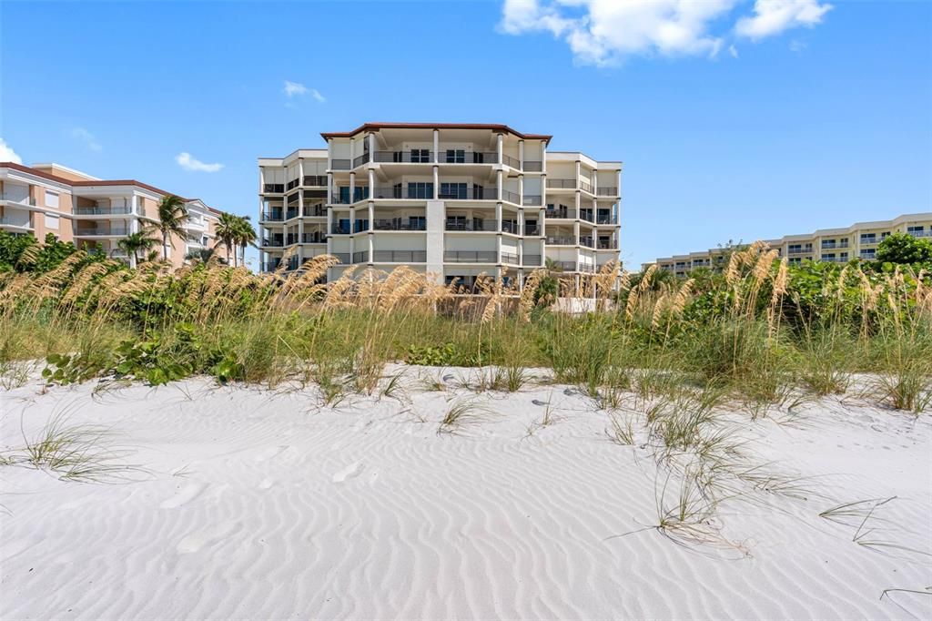 For Sale: $2,250,000 (3 beds, 3 baths, 2659 Square Feet)