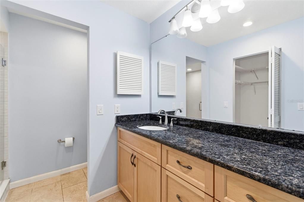 For Sale: $229,900 (2 beds, 2 baths, 1110 Square Feet)