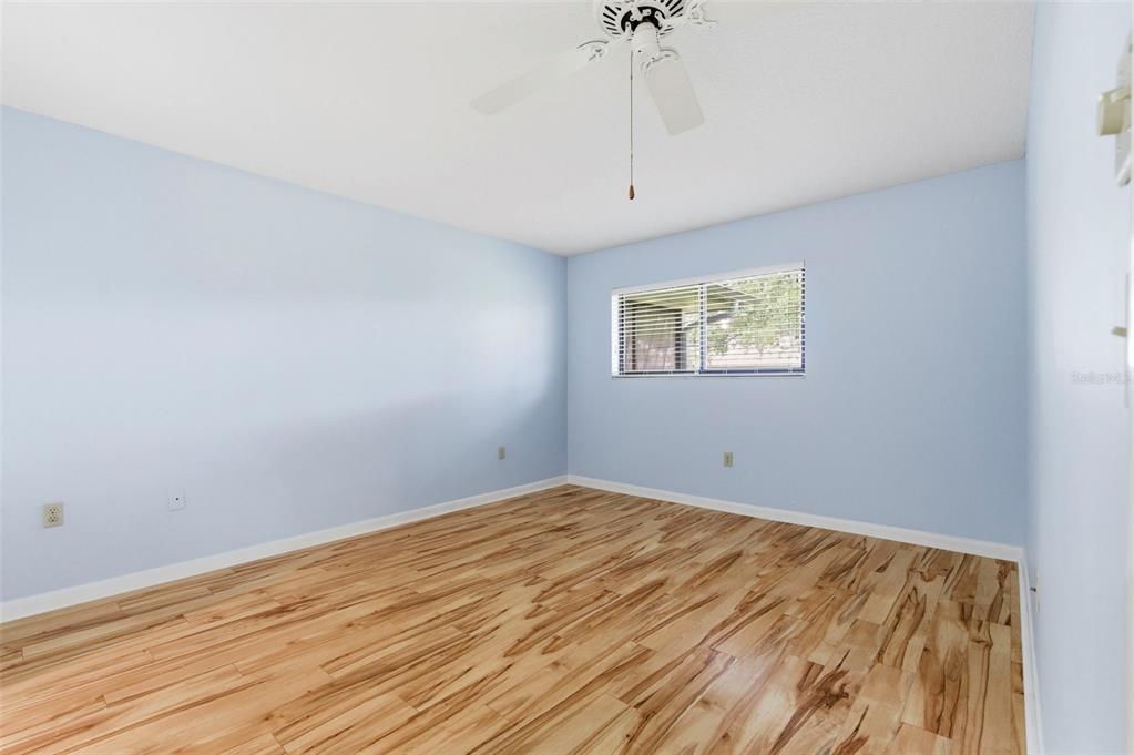 For Sale: $229,900 (2 beds, 2 baths, 1110 Square Feet)