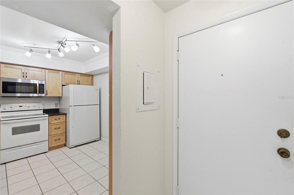 For Sale: $229,900 (2 beds, 2 baths, 1110 Square Feet)
