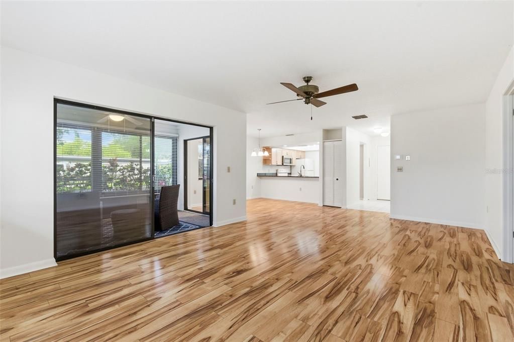 For Sale: $229,900 (2 beds, 2 baths, 1110 Square Feet)