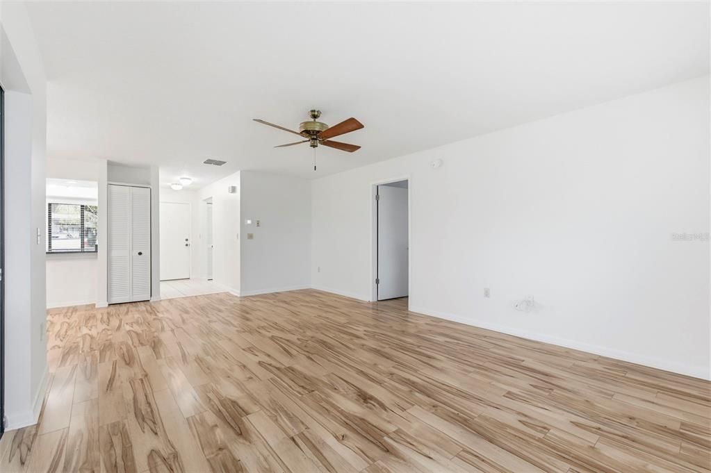 For Sale: $229,900 (2 beds, 2 baths, 1110 Square Feet)