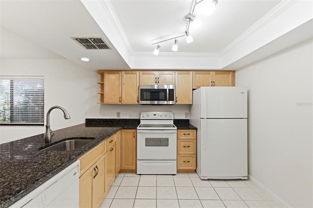 For Sale: $229,900 (2 beds, 2 baths, 1110 Square Feet)