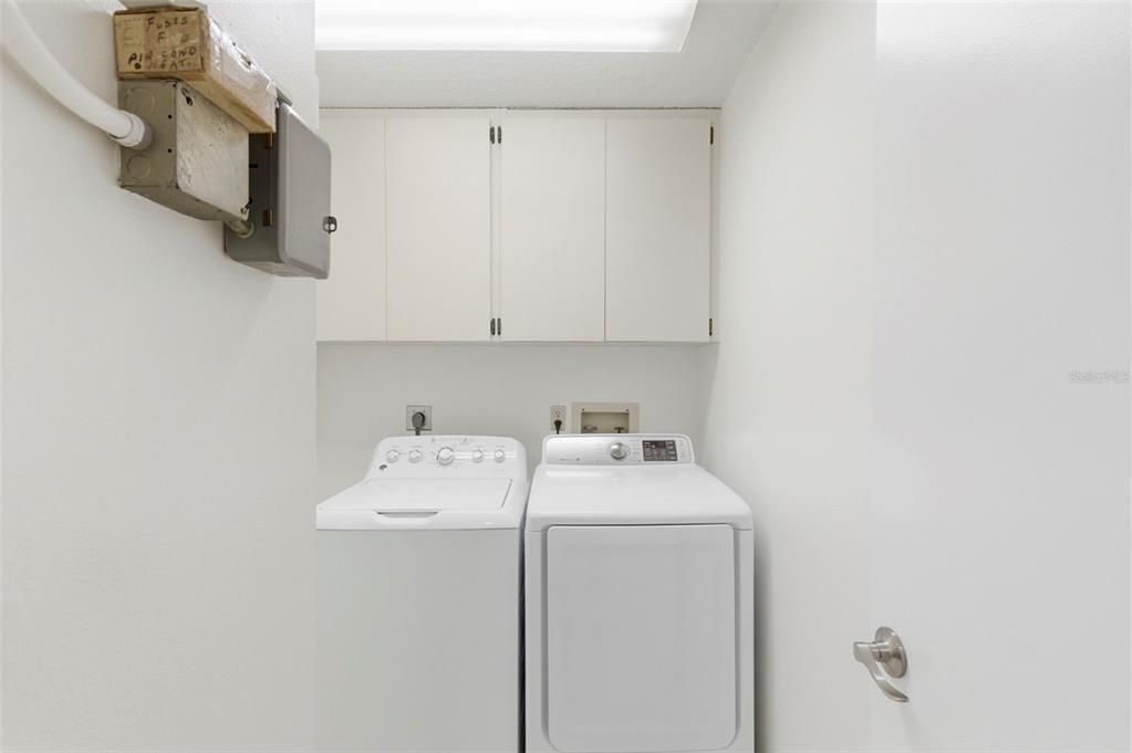 For Sale: $229,900 (2 beds, 2 baths, 1110 Square Feet)