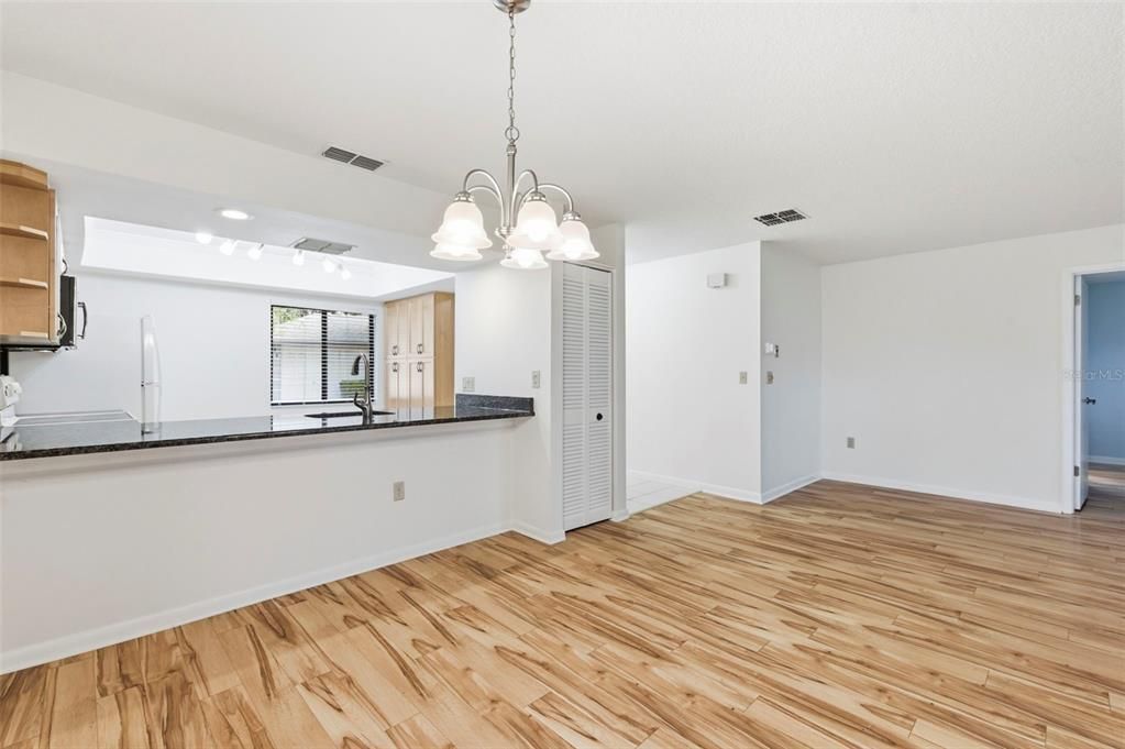 For Sale: $229,900 (2 beds, 2 baths, 1110 Square Feet)