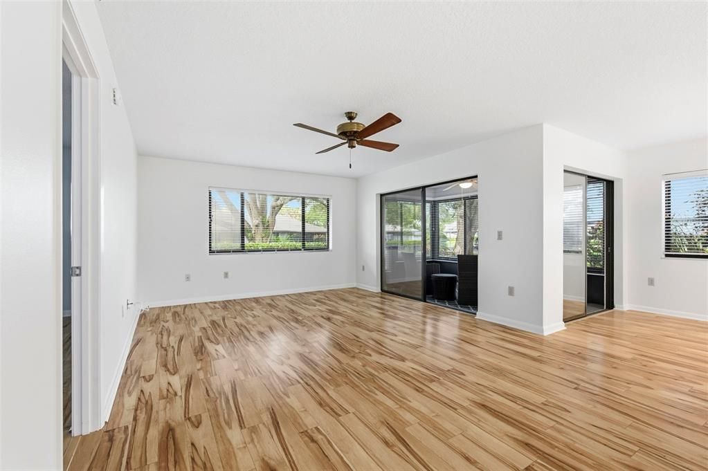 For Sale: $229,900 (2 beds, 2 baths, 1110 Square Feet)