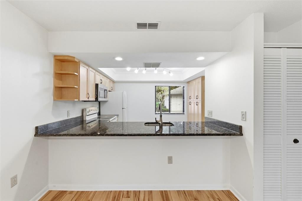 For Sale: $229,900 (2 beds, 2 baths, 1110 Square Feet)