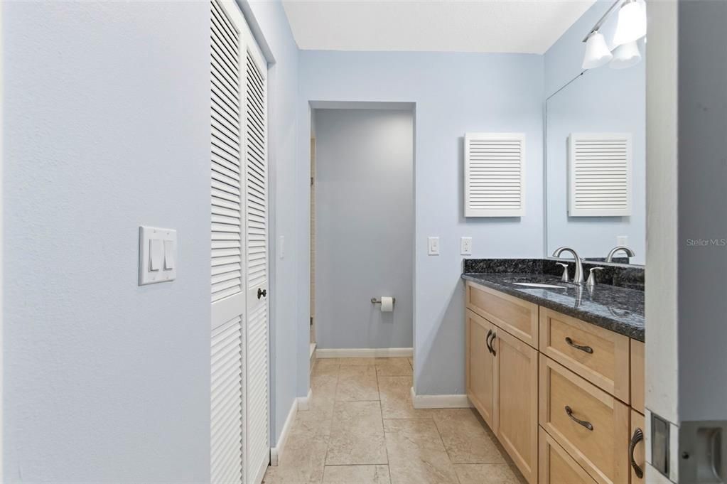 For Sale: $229,900 (2 beds, 2 baths, 1110 Square Feet)