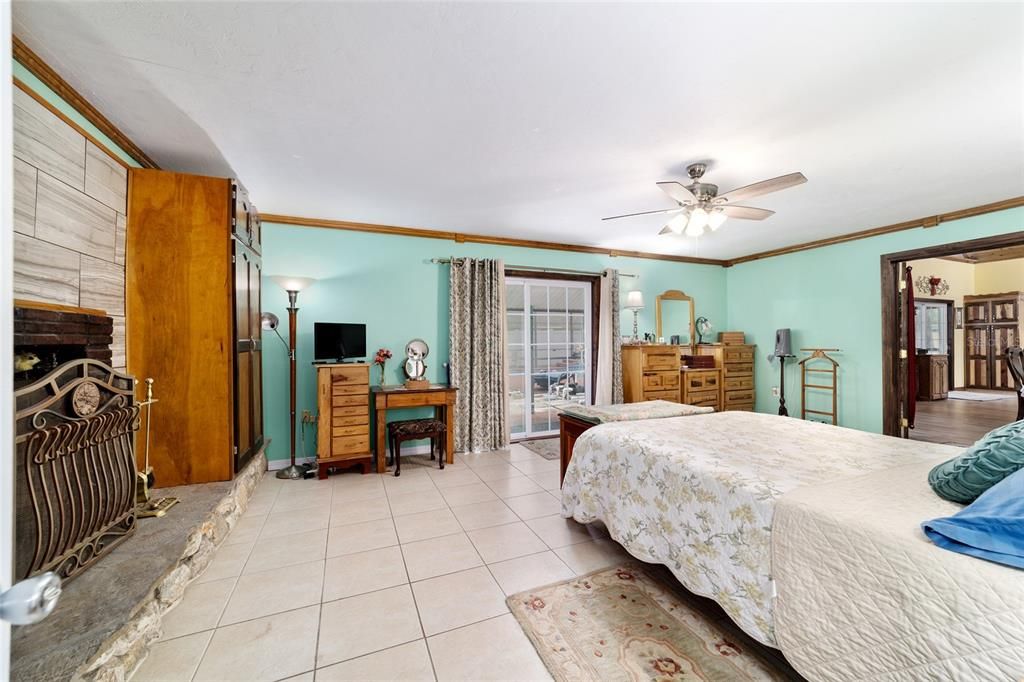 En Venta: $680,000 (4 camas, 2 baños, 3750 Pies cuadrados)