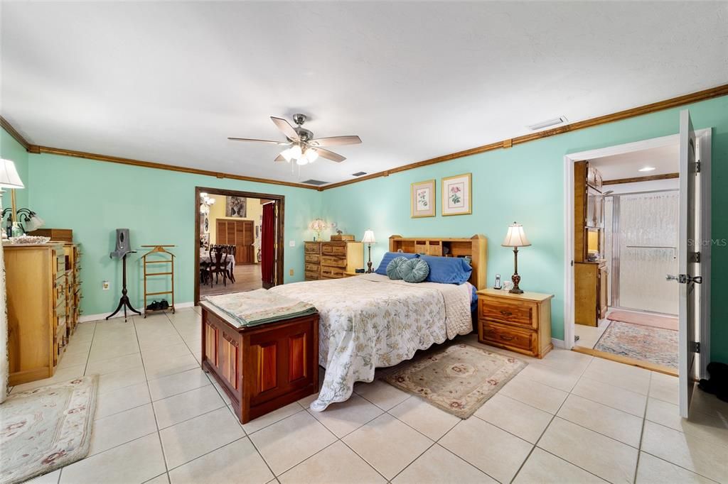 En Venta: $680,000 (4 camas, 2 baños, 3750 Pies cuadrados)