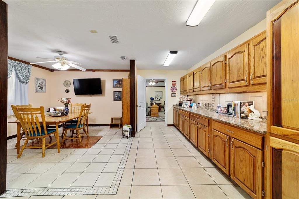 En Venta: $680,000 (4 camas, 2 baños, 3750 Pies cuadrados)