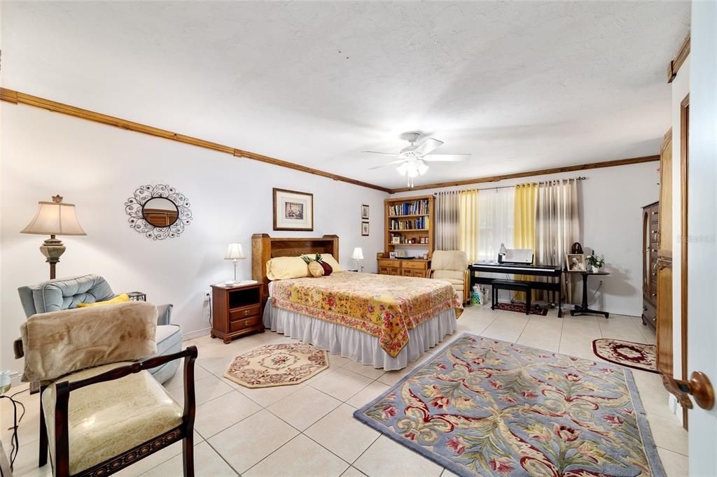 En Venta: $680,000 (4 camas, 2 baños, 3750 Pies cuadrados)