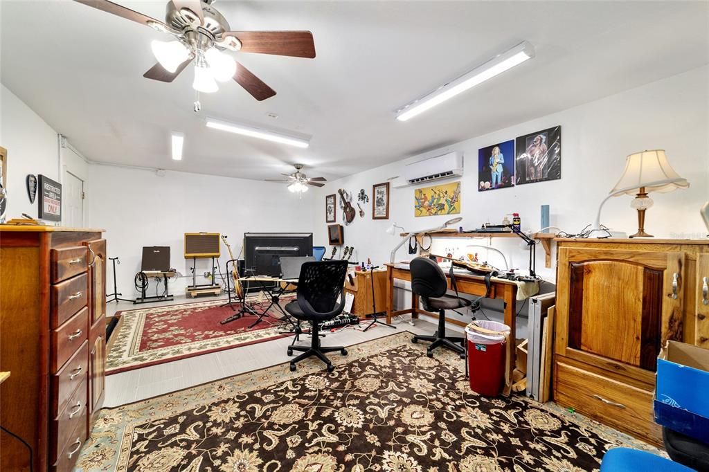 En Venta: $680,000 (4 camas, 2 baños, 3750 Pies cuadrados)