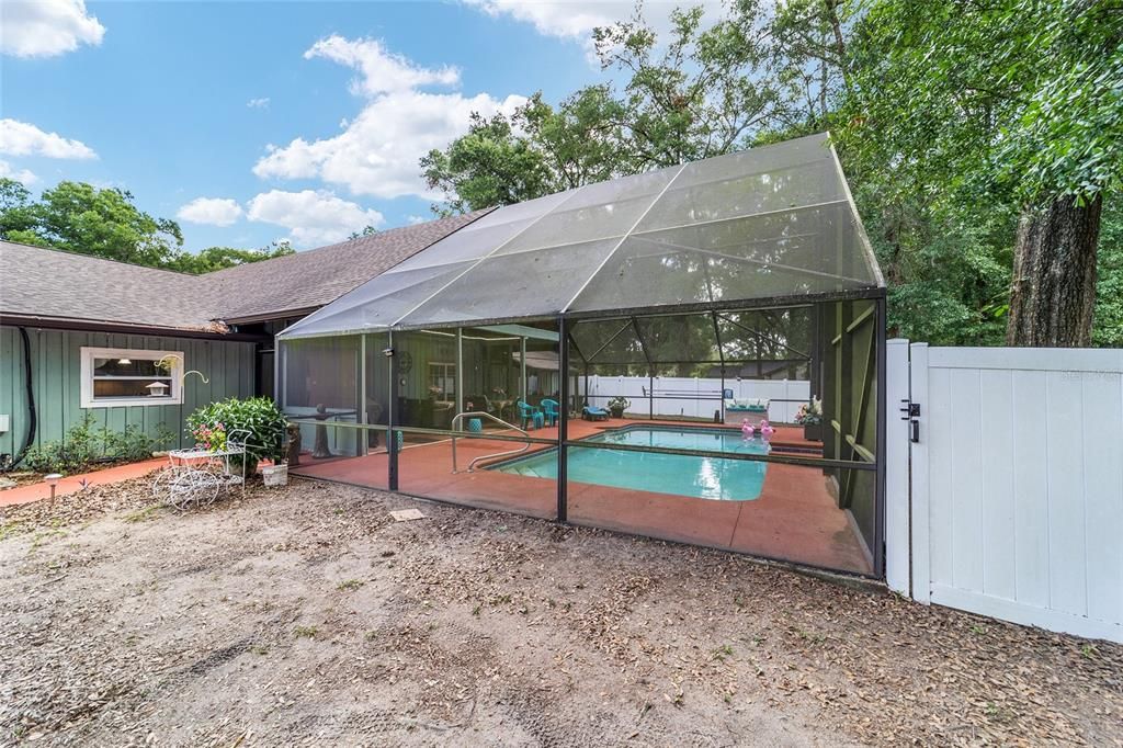 En Venta: $680,000 (4 camas, 2 baños, 3750 Pies cuadrados)