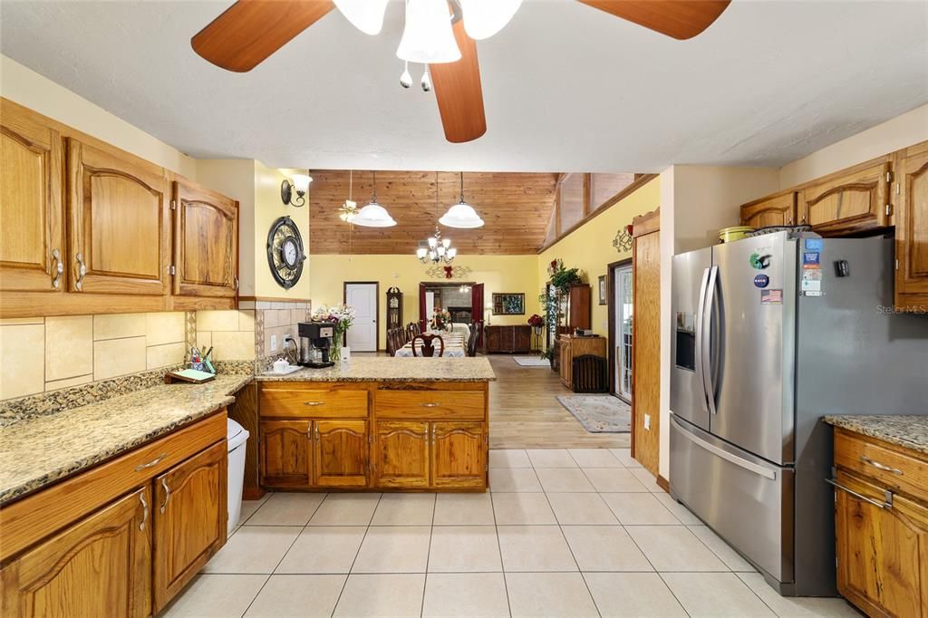 En Venta: $680,000 (4 camas, 2 baños, 3750 Pies cuadrados)