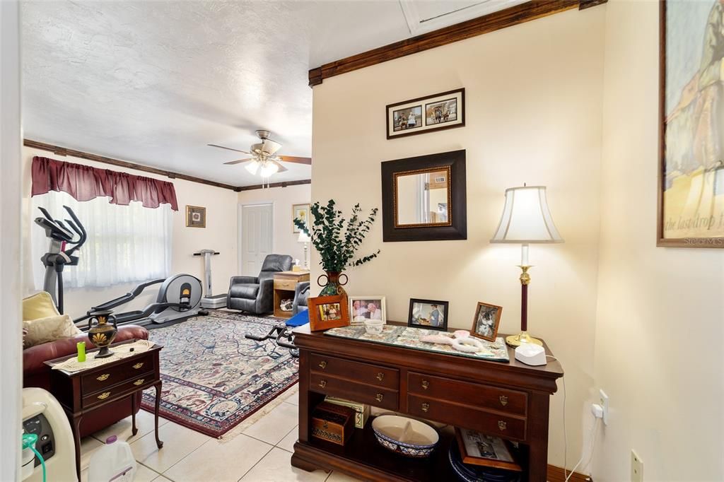 En Venta: $680,000 (4 camas, 2 baños, 3750 Pies cuadrados)