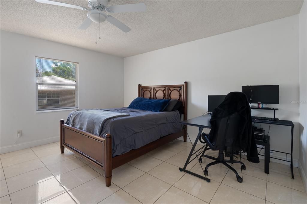 Activo con contrato: $269,900 (3 camas, 2 baños, 1603 Pies cuadrados)