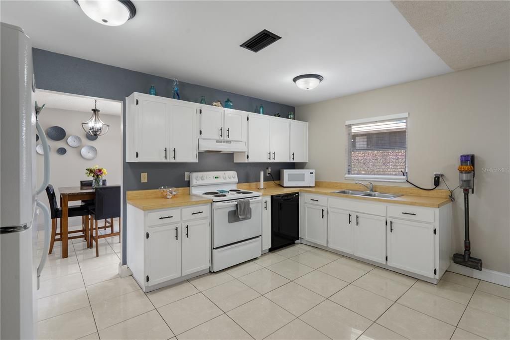 Activo con contrato: $269,900 (3 camas, 2 baños, 1603 Pies cuadrados)