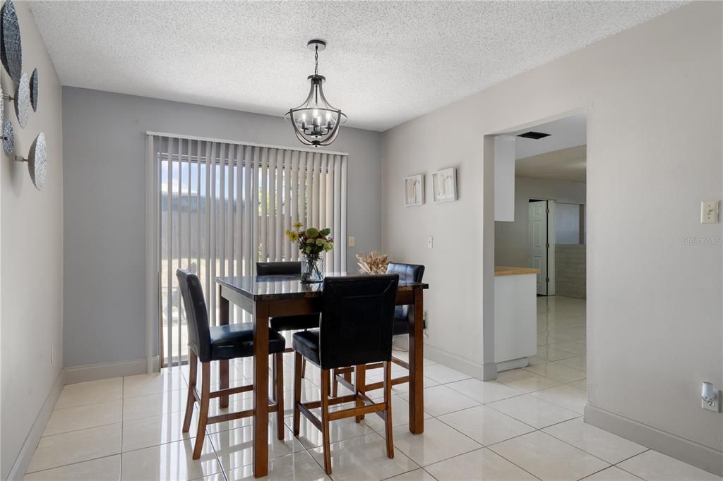 Activo con contrato: $269,900 (3 camas, 2 baños, 1603 Pies cuadrados)