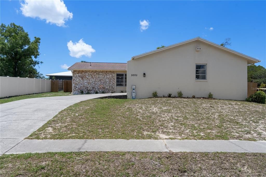 Activo con contrato: $269,900 (3 camas, 2 baños, 1603 Pies cuadrados)