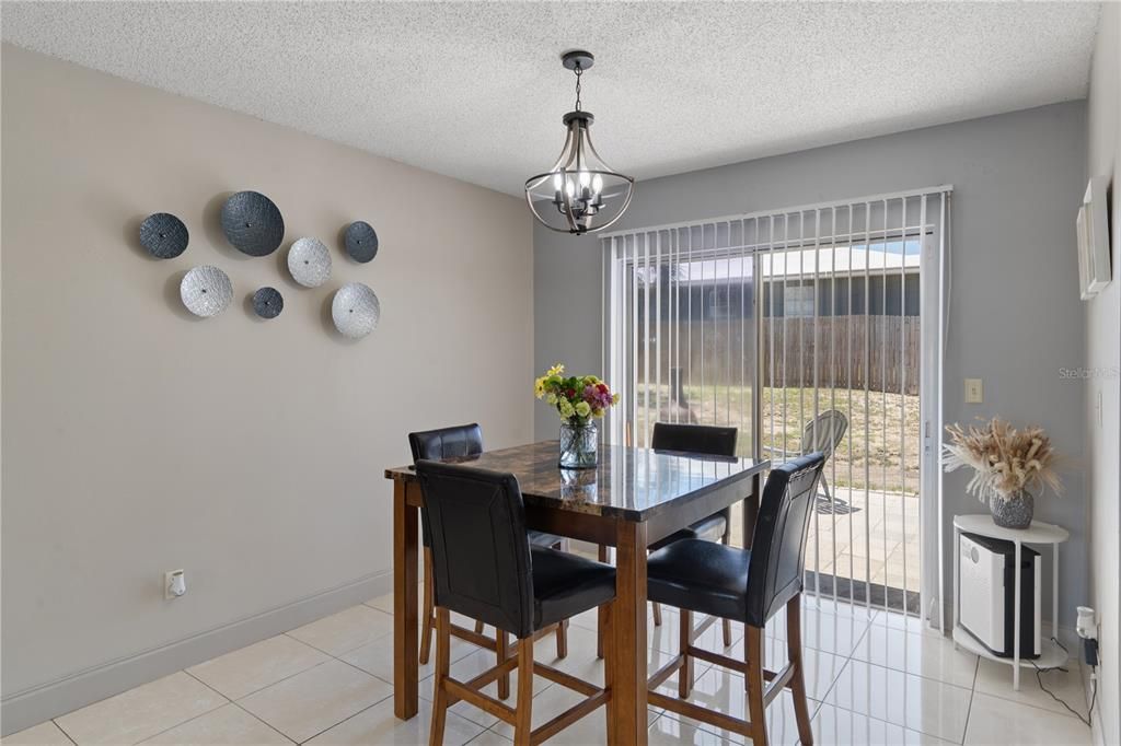 Activo con contrato: $269,900 (3 camas, 2 baños, 1603 Pies cuadrados)