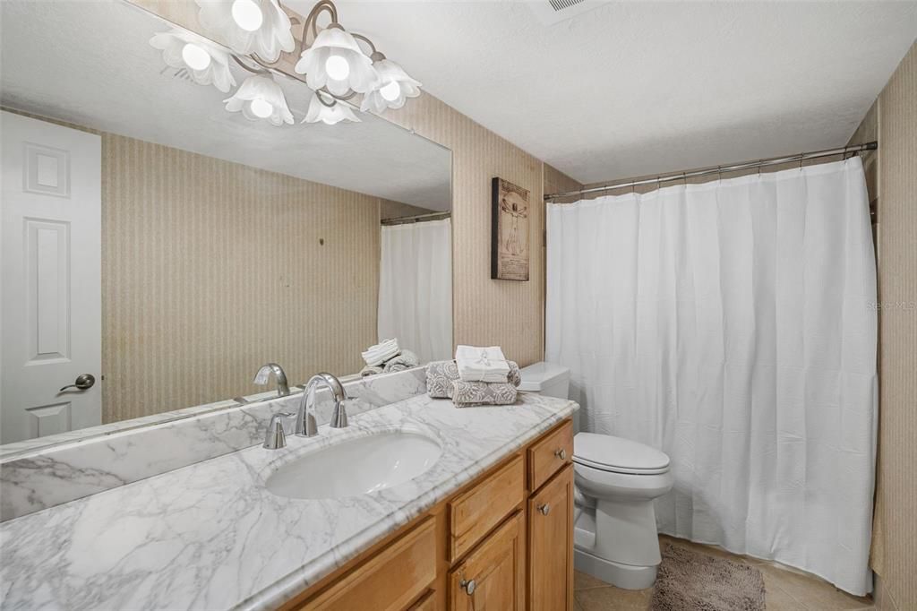 For Sale: $248,000 (2 beds, 1 baths, 914 Square Feet)