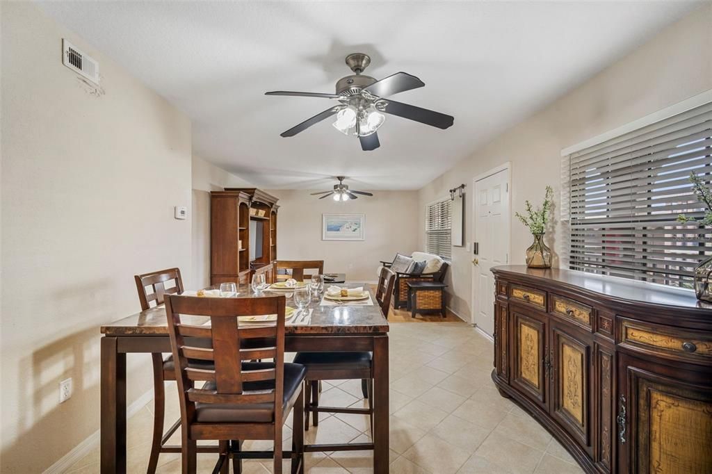 For Sale: $248,000 (2 beds, 1 baths, 914 Square Feet)