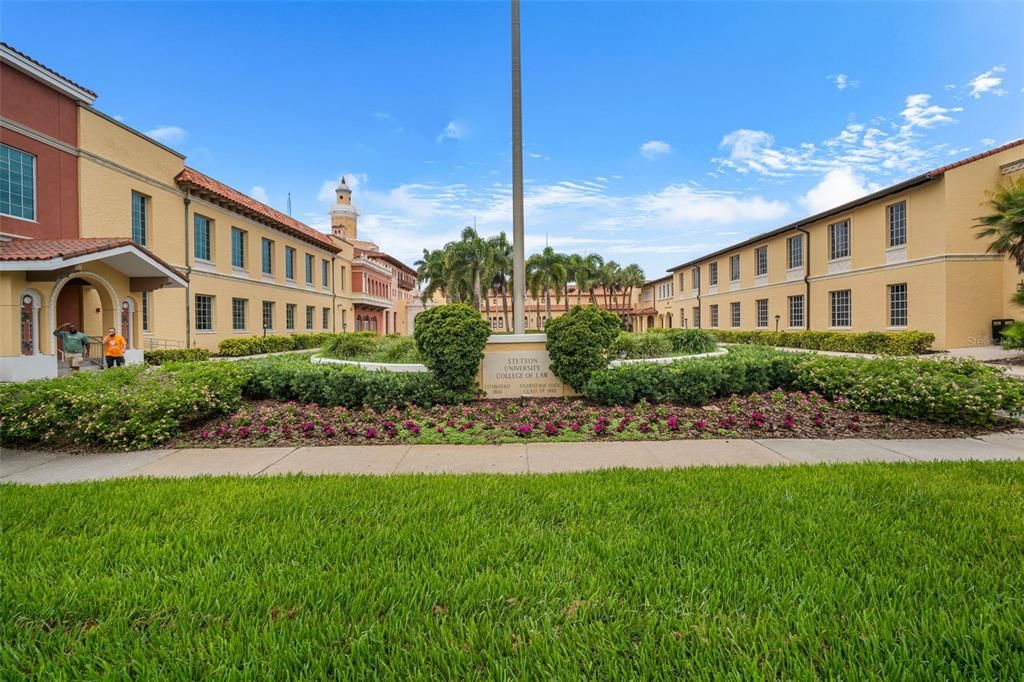 For Sale: $248,000 (2 beds, 1 baths, 914 Square Feet)