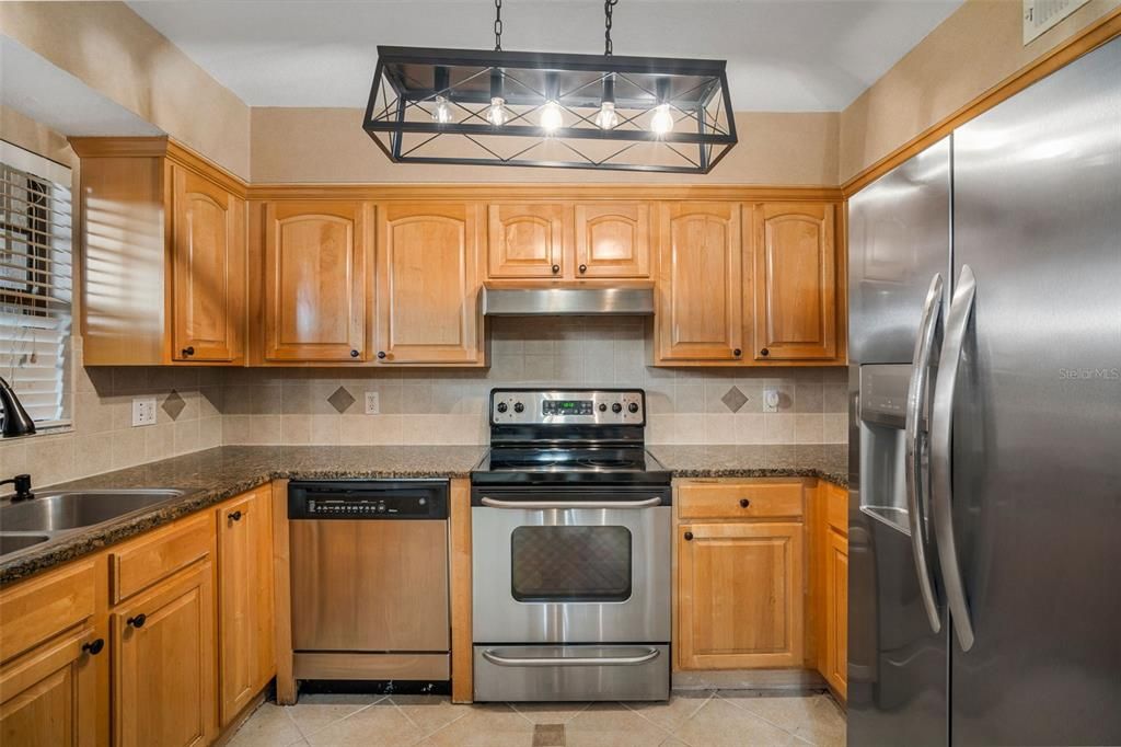 For Sale: $248,000 (2 beds, 1 baths, 914 Square Feet)