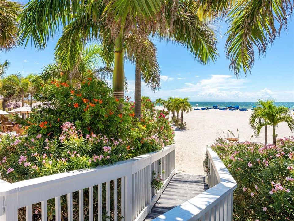 For Sale: $248,000 (2 beds, 1 baths, 914 Square Feet)