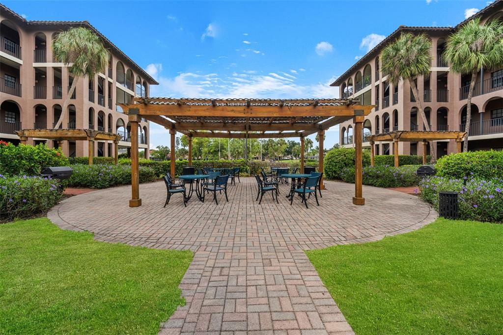 For Sale: $248,000 (2 beds, 1 baths, 914 Square Feet)