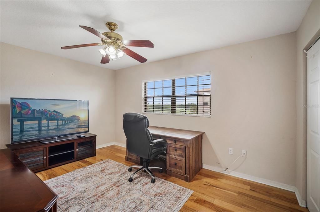 For Sale: $248,000 (2 beds, 1 baths, 914 Square Feet)