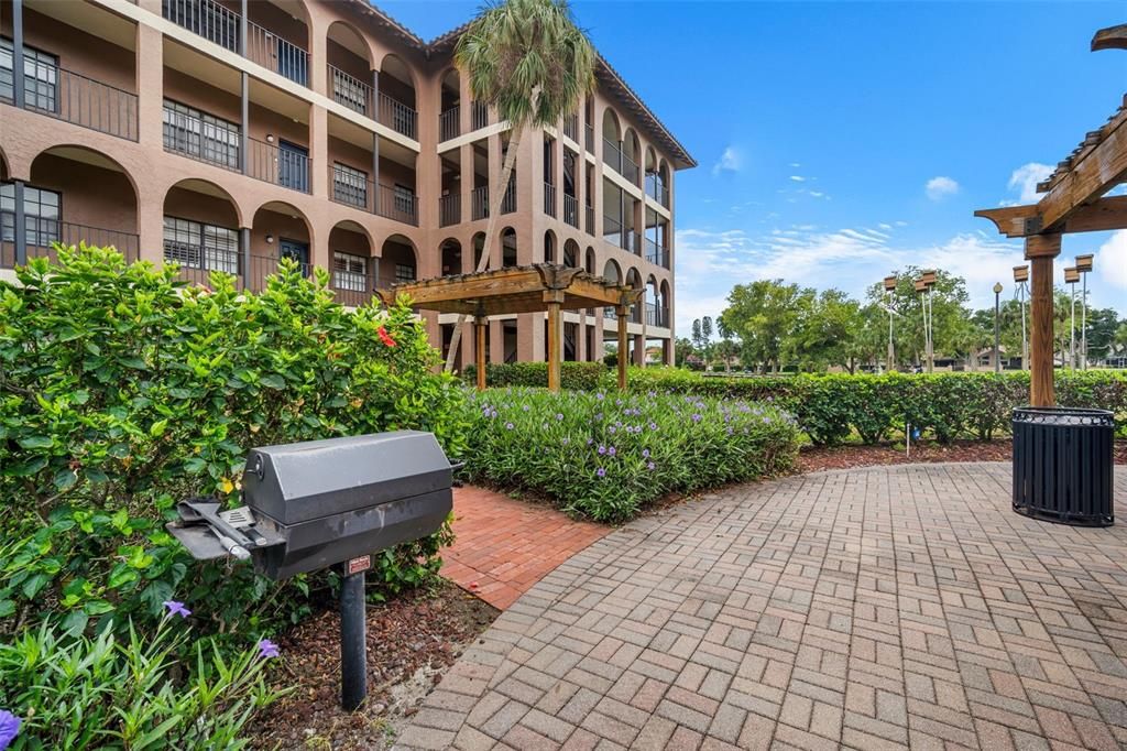 For Sale: $248,000 (2 beds, 1 baths, 914 Square Feet)
