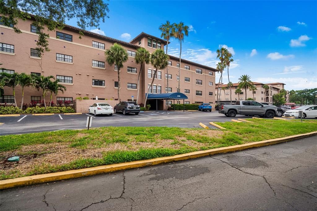 For Sale: $248,000 (2 beds, 1 baths, 914 Square Feet)