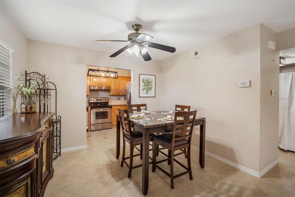 For Sale: $248,000 (2 beds, 1 baths, 914 Square Feet)